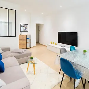 https://sublime-2-pieces-dans-le-carre-dor-de-menton.fr-provencehotel.com